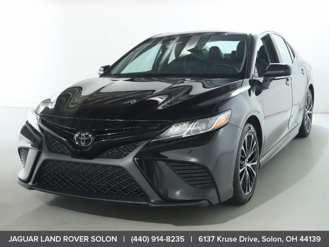 2018 Toyota Camry SE FWD photo