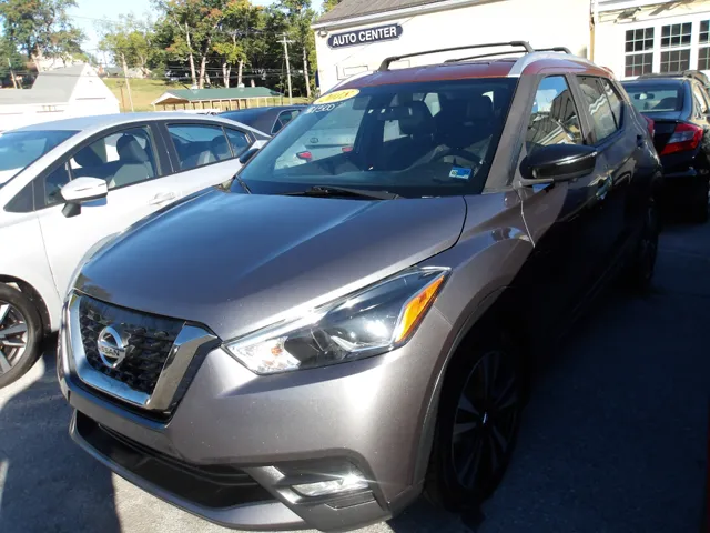 2018 Nissan Kicks SR FWD photo