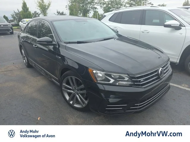 2018 Volkswagen Passat R-Line FWD photo