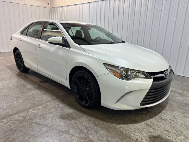 2016 Toyota Camry SE w/Special Edition Pkg FWD photo