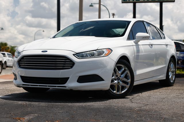 2016 Ford Fusion SE FWD photo