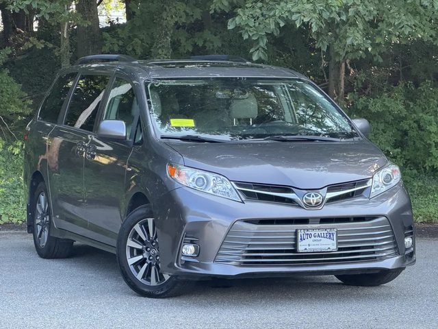 2018 Toyota Sienna XLE AWD photo