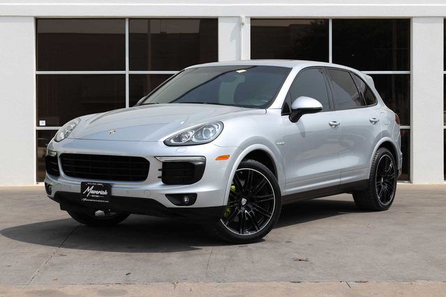 2017 Porsche Cayenne S E-Hybrid Platinum Edition AWD photo