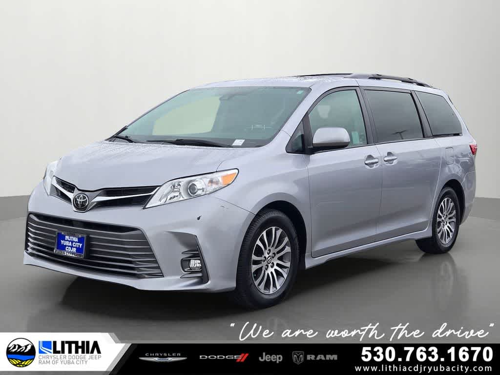 2018 Toyota Sienna XLE FWD photo
