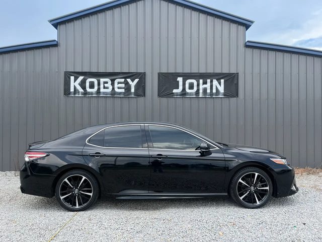 2018 Toyota Camry XSE FWD photo