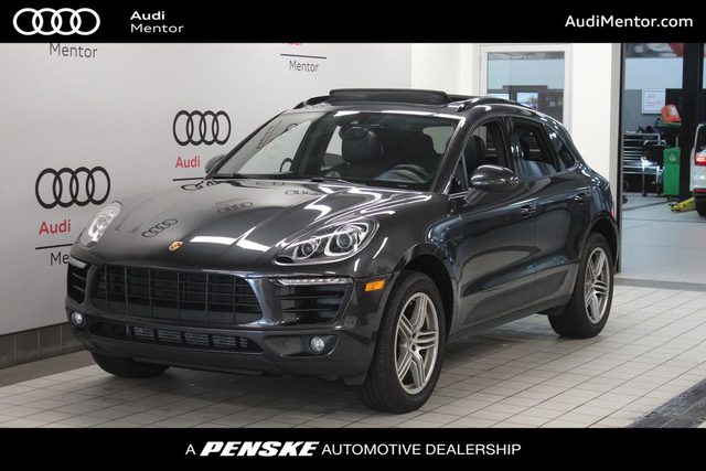 2018 Porsche Macan  AWD photo