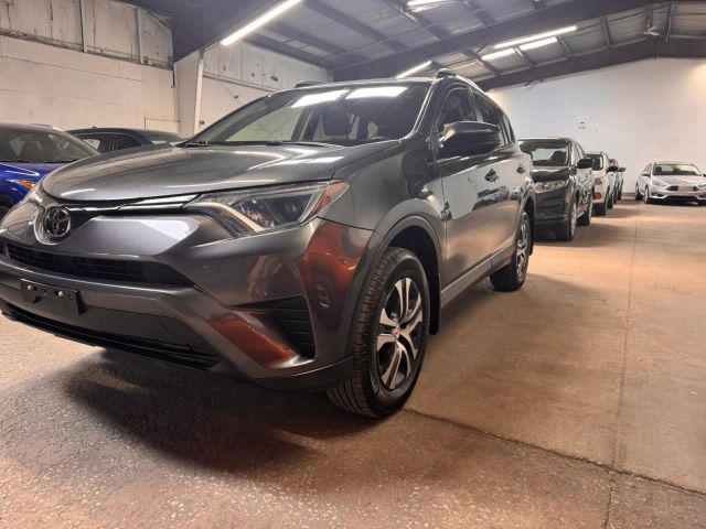 2018 Toyota RAV4 LE AWD photo