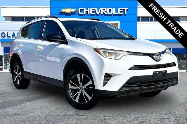 2018 Toyota RAV4 LE AWD photo