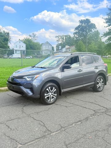 2018 Toyota RAV4 LE AWD photo