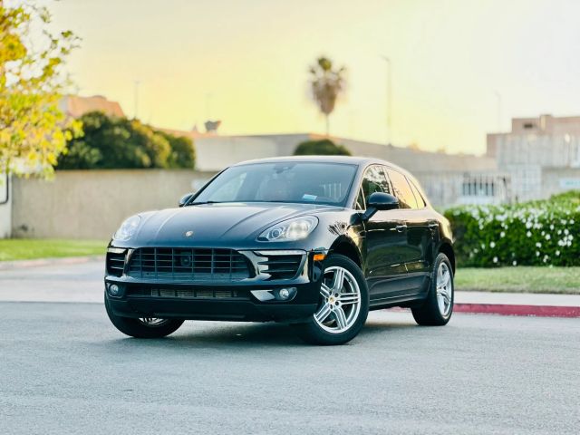 2018 Porsche Macan AWD photo