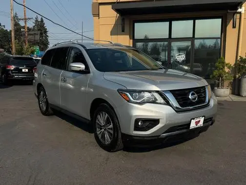 2017 Nissan Pathfinder SV FWD photo