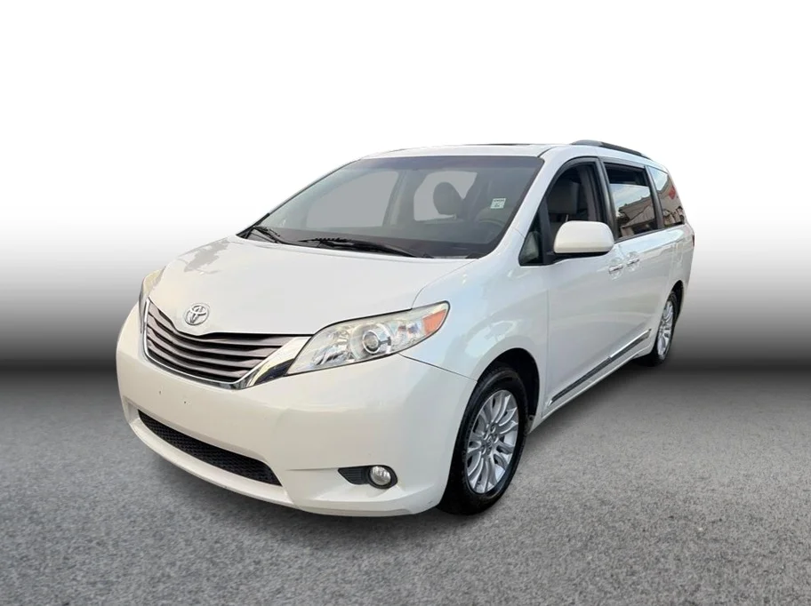 2015 Toyota Sienna XLE FWD photo
