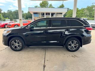 2018 Toyota Highlander LE Plus FWD photo
