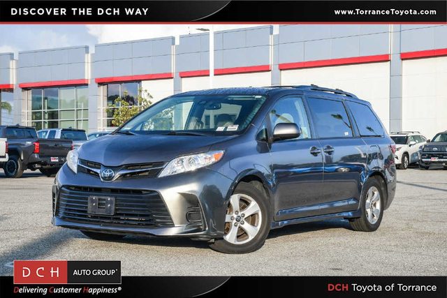2018 Toyota Sienna LE FWD photo