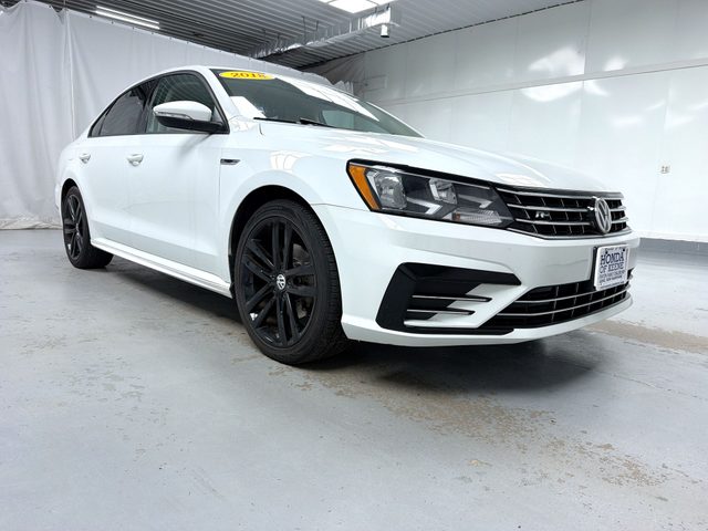 2018 Volkswagen Passat R-Line FWD photo