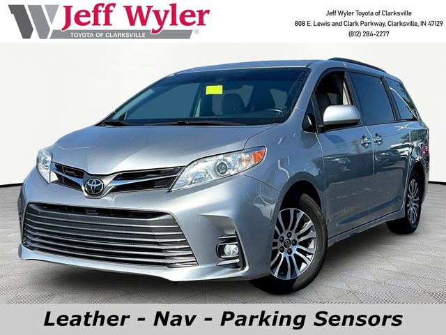 2018 Toyota Sienna XLE Premium FWD photo