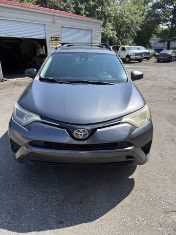 2018 Toyota RAV4 LE FWD photo