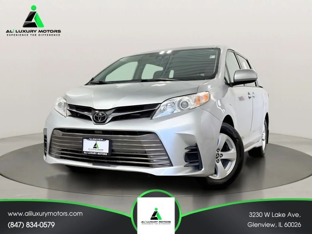 2019 Toyota Sienna LE FWD photo