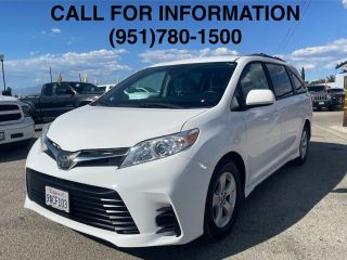 2018 Toyota Sienna LE FWD photo