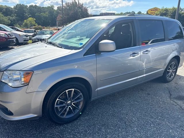 2017 Dodge Grand Caravan SXT FWD photo