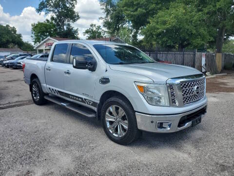 2017 Nissan Titan SV 4WD photo