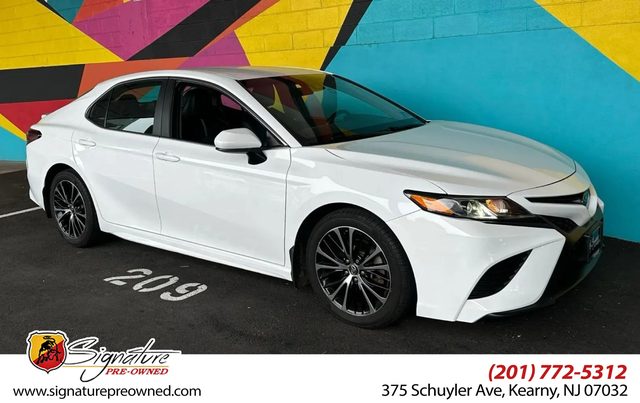 2018 Toyota Camry SE FWD photo