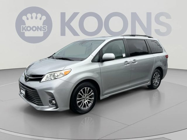 2019 Toyota Sienna XLE FWD photo