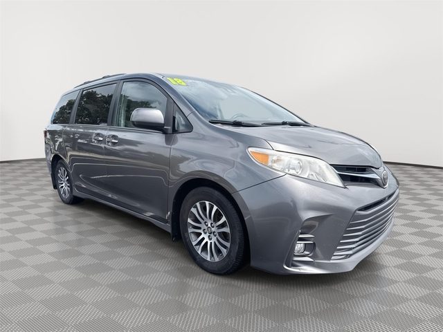 2018 Toyota Sienna XLE FWD photo