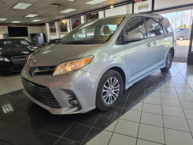 2019 Toyota Sienna XLE FWD photo