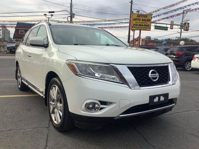 2016 Nissan Pathfinder Platinum 4WD photo
