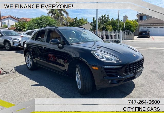 2018 Porsche Macan AWD photo