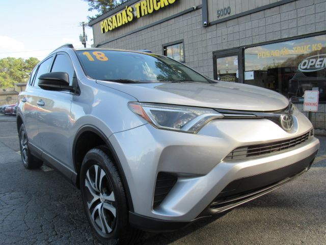 2018 Toyota RAV4 LE FWD photo