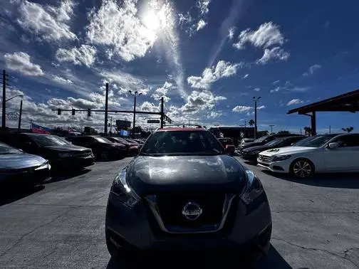 2018 Nissan Kicks SR FWD photo