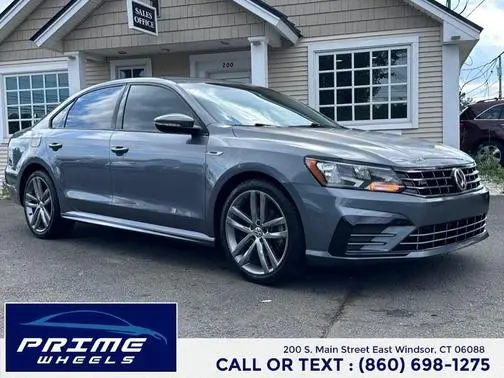 2018 Volkswagen Passat R-Line FWD photo