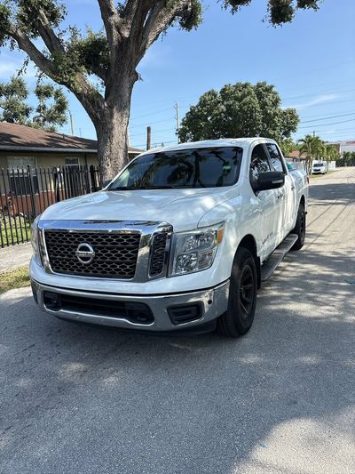 2018 Nissan Titan SV 4WD photo