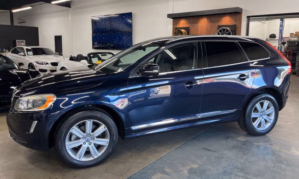 2017 Volvo XC60 Inscription FWD photo