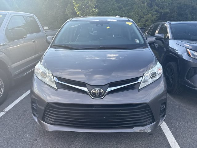 2019 Toyota Sienna LE FWD photo