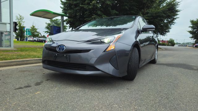 2018 Toyota Prius One FWD photo