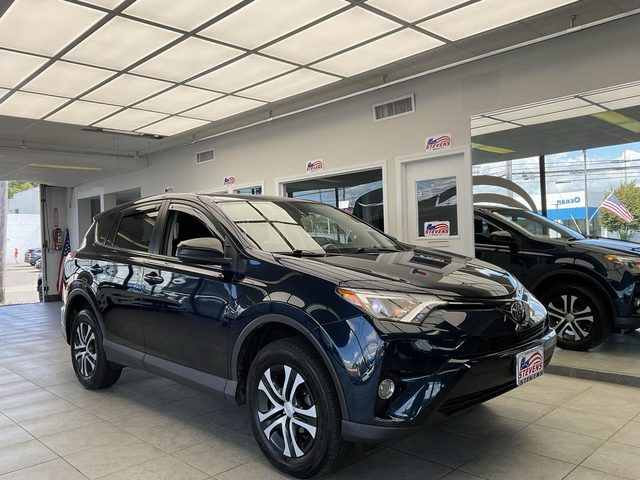 2018 Toyota RAV4 LE AWD photo