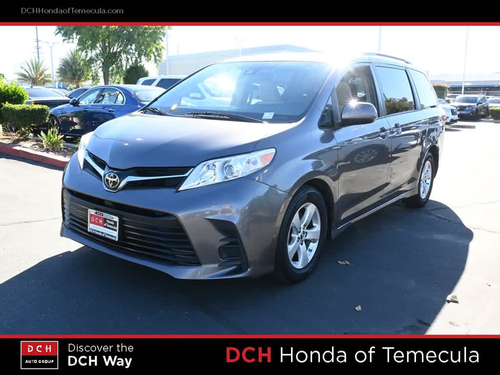 2018 Toyota Sienna LE FWD photo
