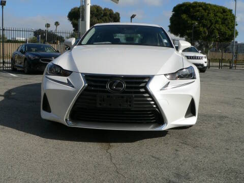 2018 Lexus IS IS 300 RWD photo