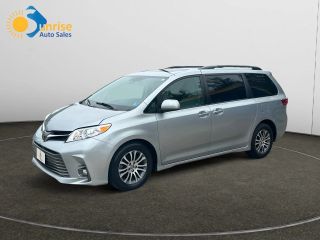 2019 Toyota Sienna XLE FWD photo