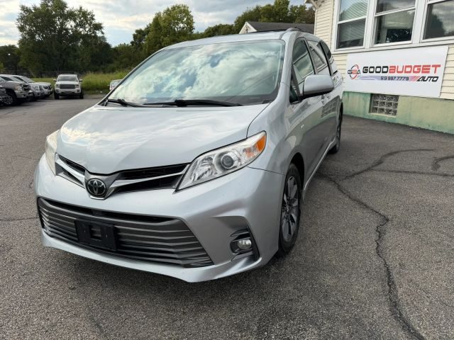 2019 Toyota Sienna XLE Premium AWD photo