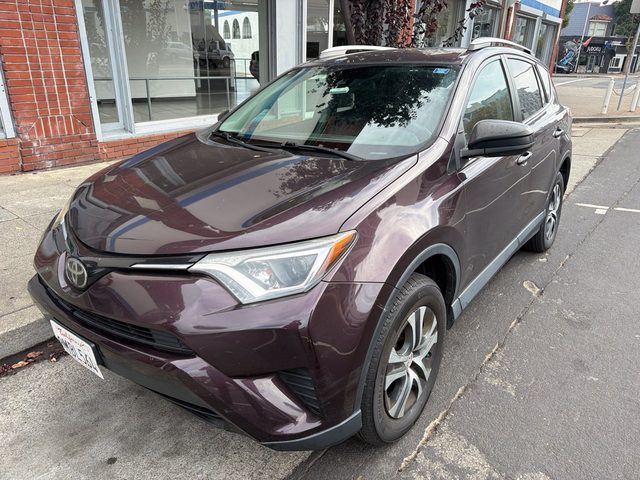 2018 Toyota RAV4 LE FWD photo