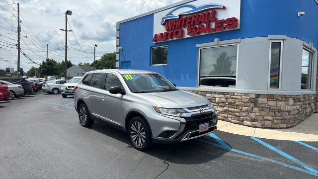 2019 Mitsubishi Outlander ES 4WD photo
