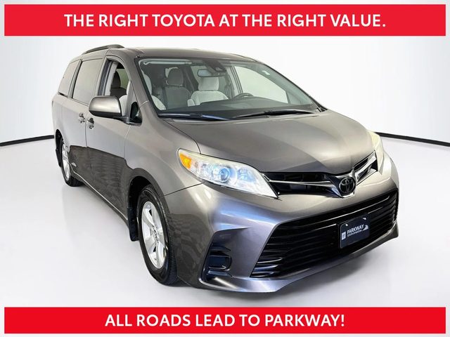 2019 Toyota Sienna LE FWD photo