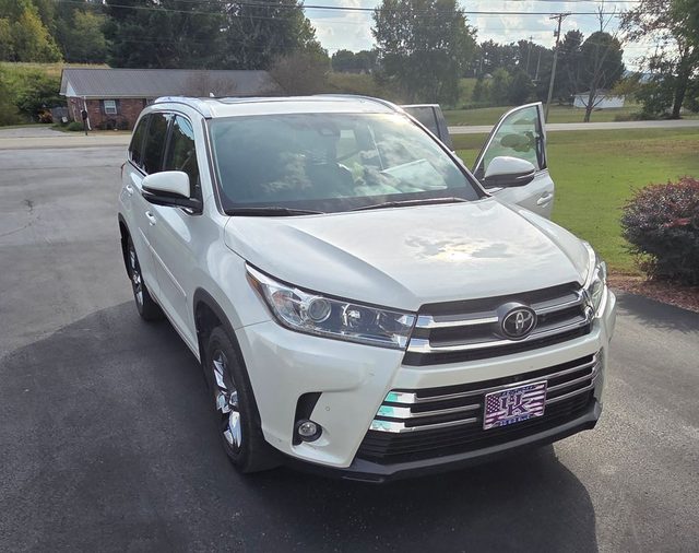 2019 Toyota Highlander Limited Platinum AWD photo