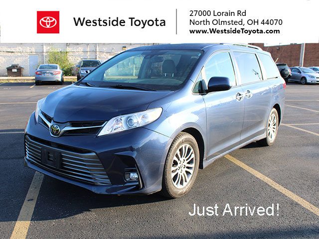 2019 Toyota Sienna XLE FWD photo