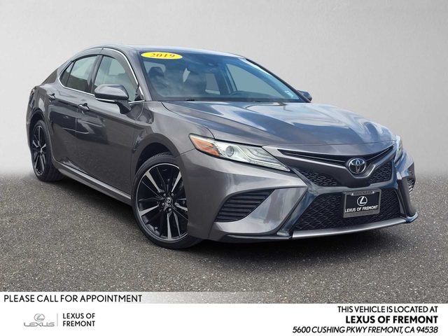 2019 Toyota Camry XSE FWD photo