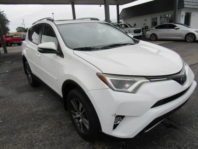 2018 Toyota RAV4 XLE FWD photo